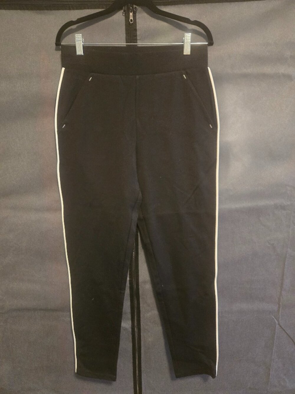 Hue Work Black 7/8 Slim Fit Jogger Ponte Leggings Size Medium Real Front Pockets